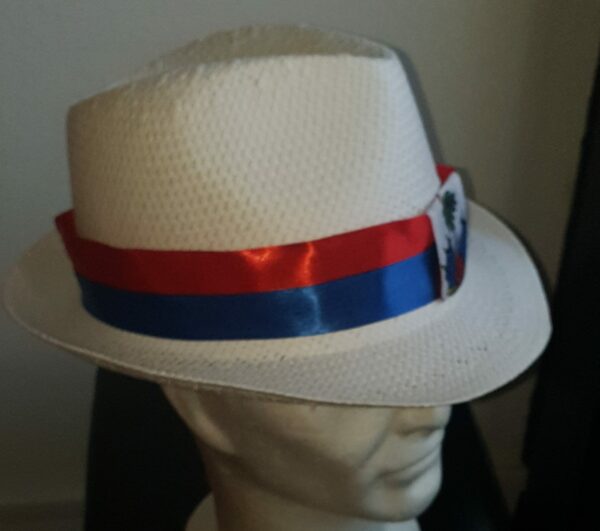 Chapeau de paille naturelle tout de blanc made in Italy. Drapeau Haïti front of. Réducteur de taille intégré offert par la maison.