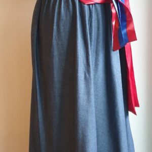 85.1Robe carabela haïtienne longue, de couleur bleue marine. Elastique à la taille. Conçue en France. Taille : S,M,L,XL,XXL. Prix : 179.95€.