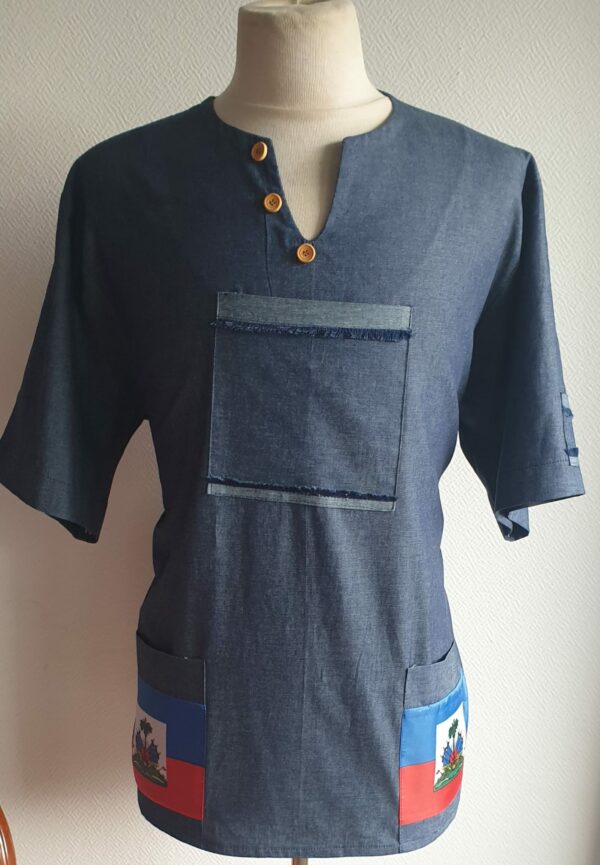 Chemise carabela bleue marine en tenue traditionnelle haïtienne. 2 poches.