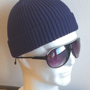 Réf3.1 Bonnet d'hiver bleu cobalt extensible, ajustable et convenant à tous les tours de tête. Ce produit trouve son originalité par une grande douceur et une légèreté ressenties dés son porté. Son type de textile se compose pour 49,4% de viscose, 32% de polyester et 18,6% de nylon. Nettoyage 30 degrés maximum.