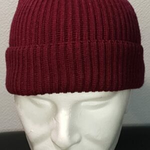 Réf7.1 Bonnet d'hiver rouge grenat extensible, ajustable et convenant à tous les tours de tête. Ce produit trouve son originalité par une grande douceur et une légèreté ressenties dés son porté. Son type de textile se compose pour 49,4% de viscose, 32% de polyester et 18,6% de nylon. Nettoyage 30 degrés maximum.