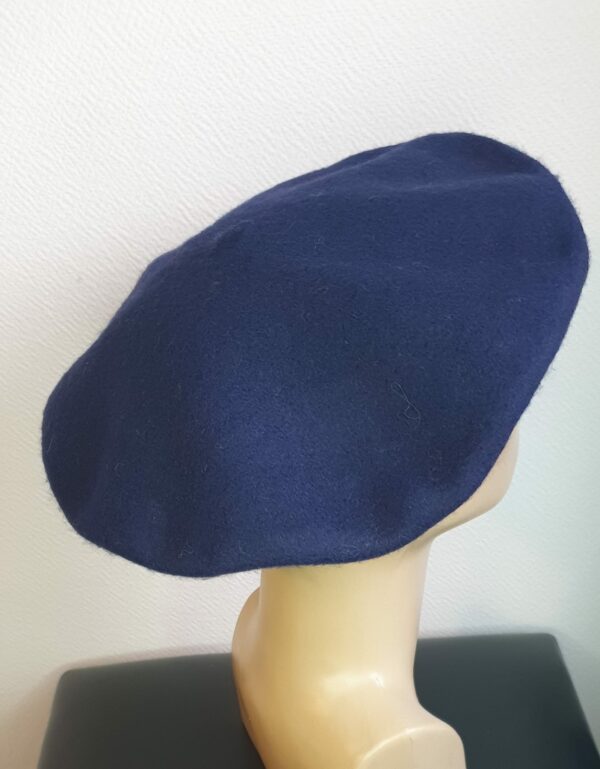 7.3Béret femme d'hiver en bleu cobalt et en laine sur un modèle classique de qualité supérieure. Taille unique. Création française.